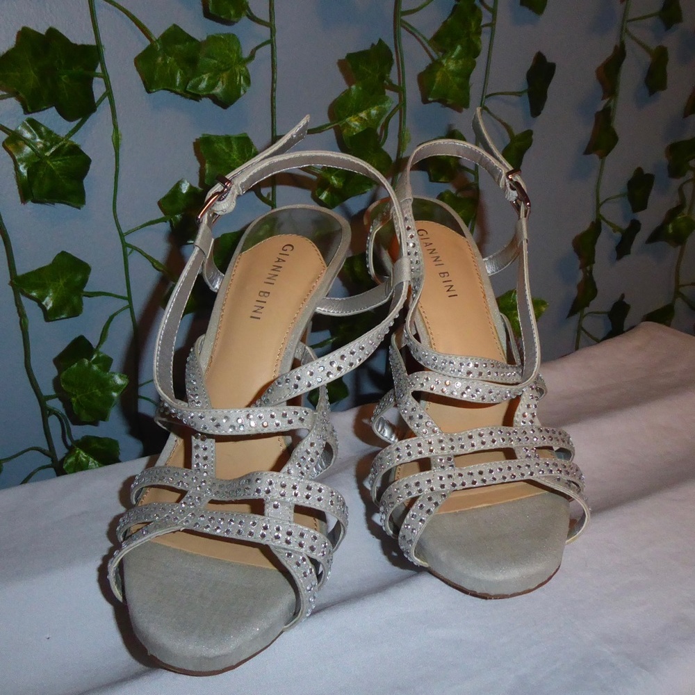 Gianni Bini | silver strappy heels | 9